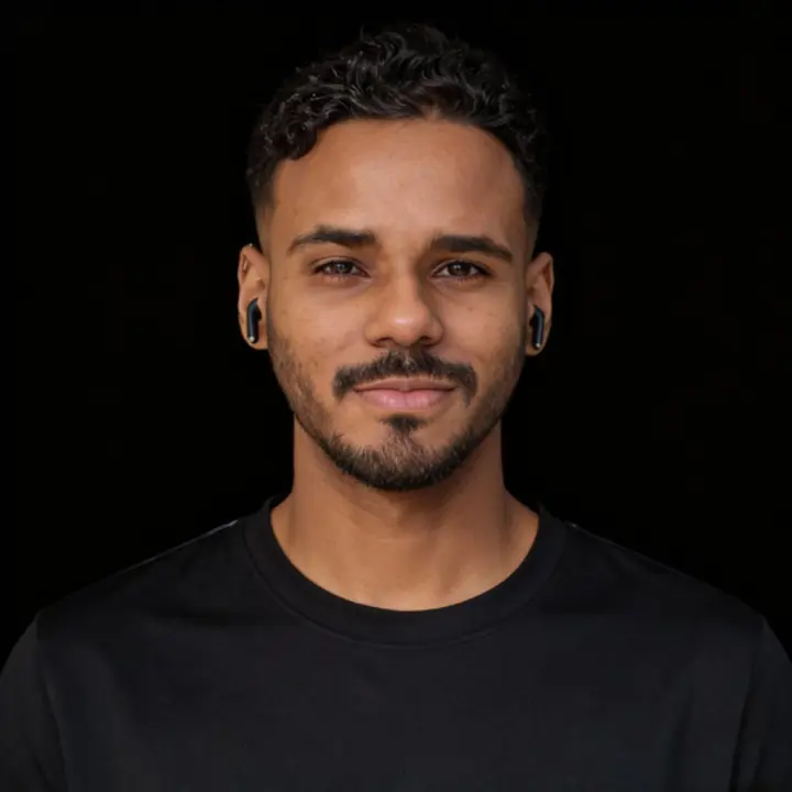 Imagem de rosto do Renan Rodrigues de frente.